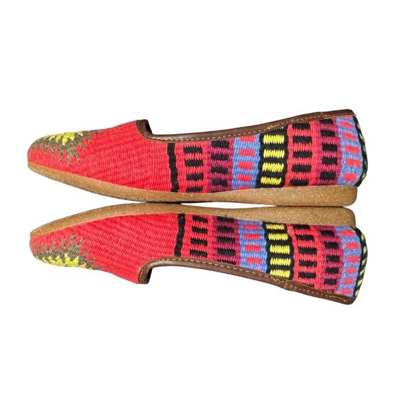 BORN Women’s Giselle Flat Shoes In Red Multi Aztec Size 7.5 - Picture 4 of 8
